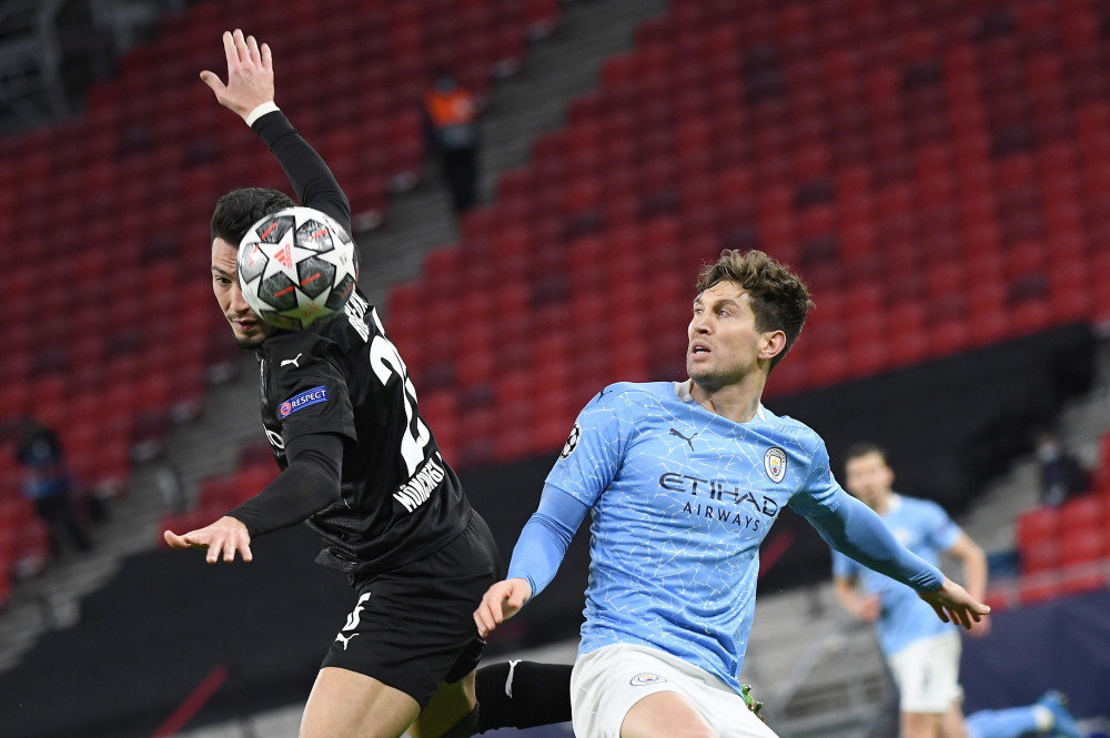  门兴格拉德巴赫队长扎卡里亚染红，十人应战不敌升班马  